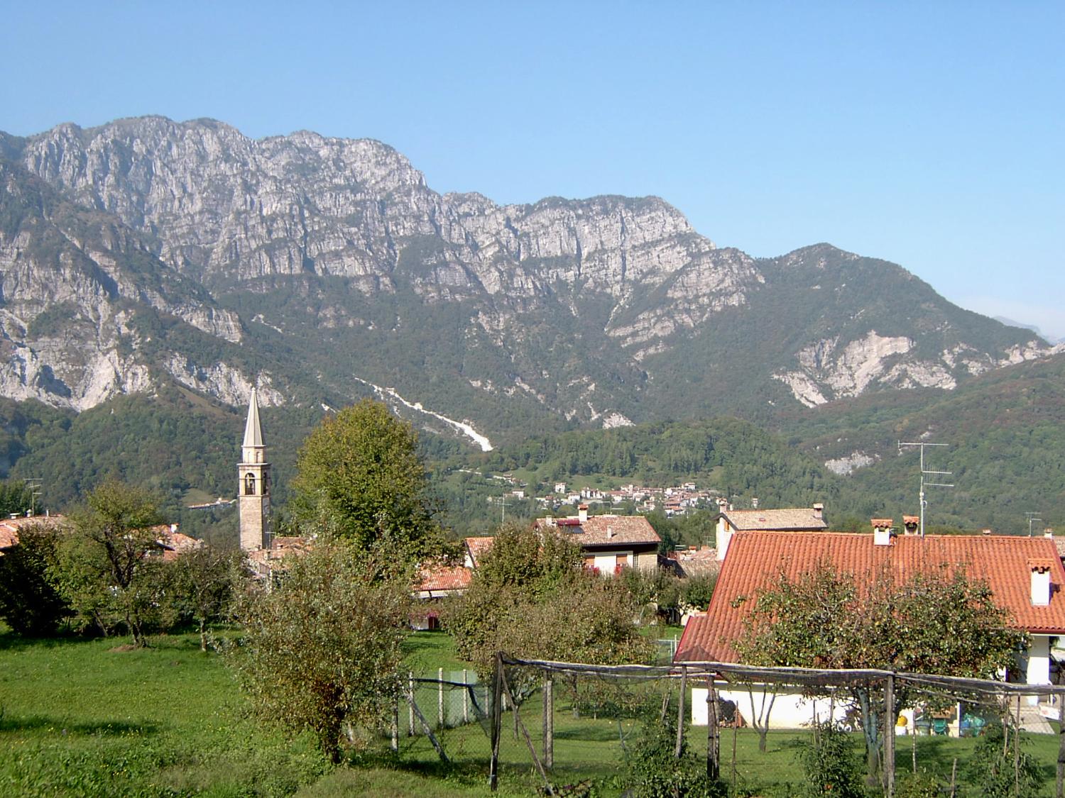 Frisanco, panorama (foto Roberto Mazzoli)