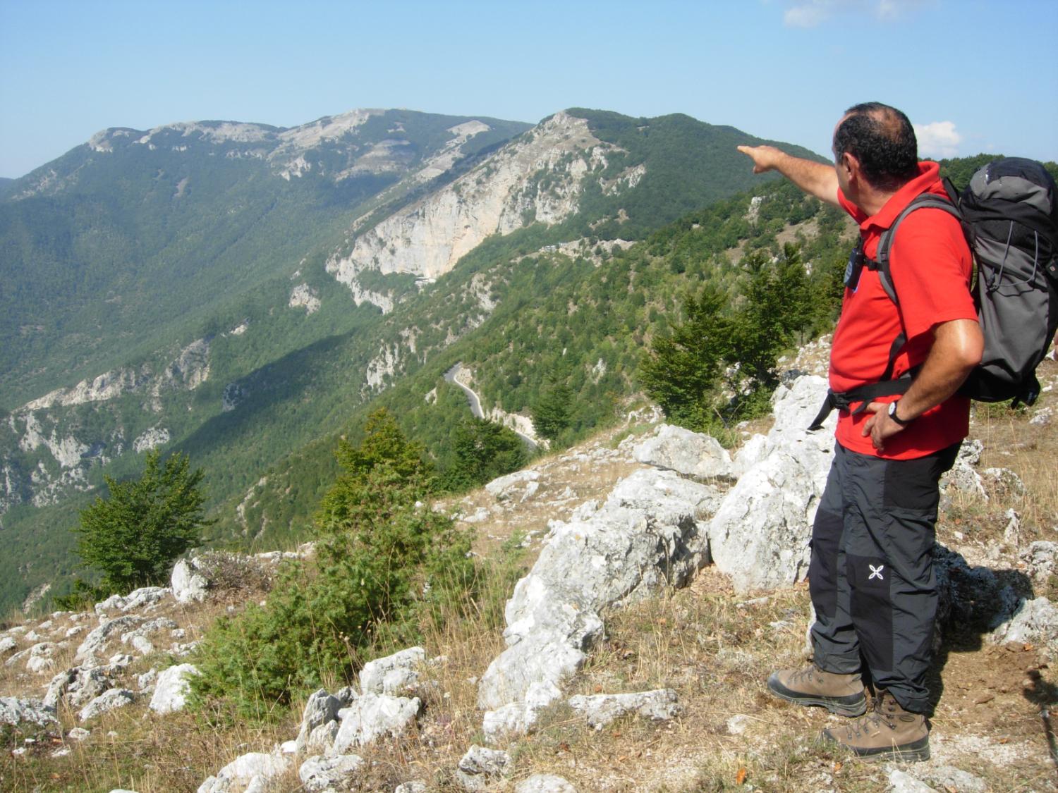 Dal monte Tarinello vista del monte Autore e del santuario della SS. Trinità (foto Antonello Sica)