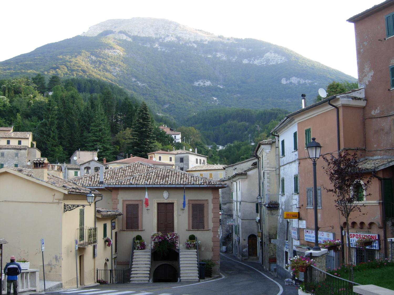 Partenza della seconda tappa da Filettino, ai piedi del monte Viglio (foto Antonello Sica)