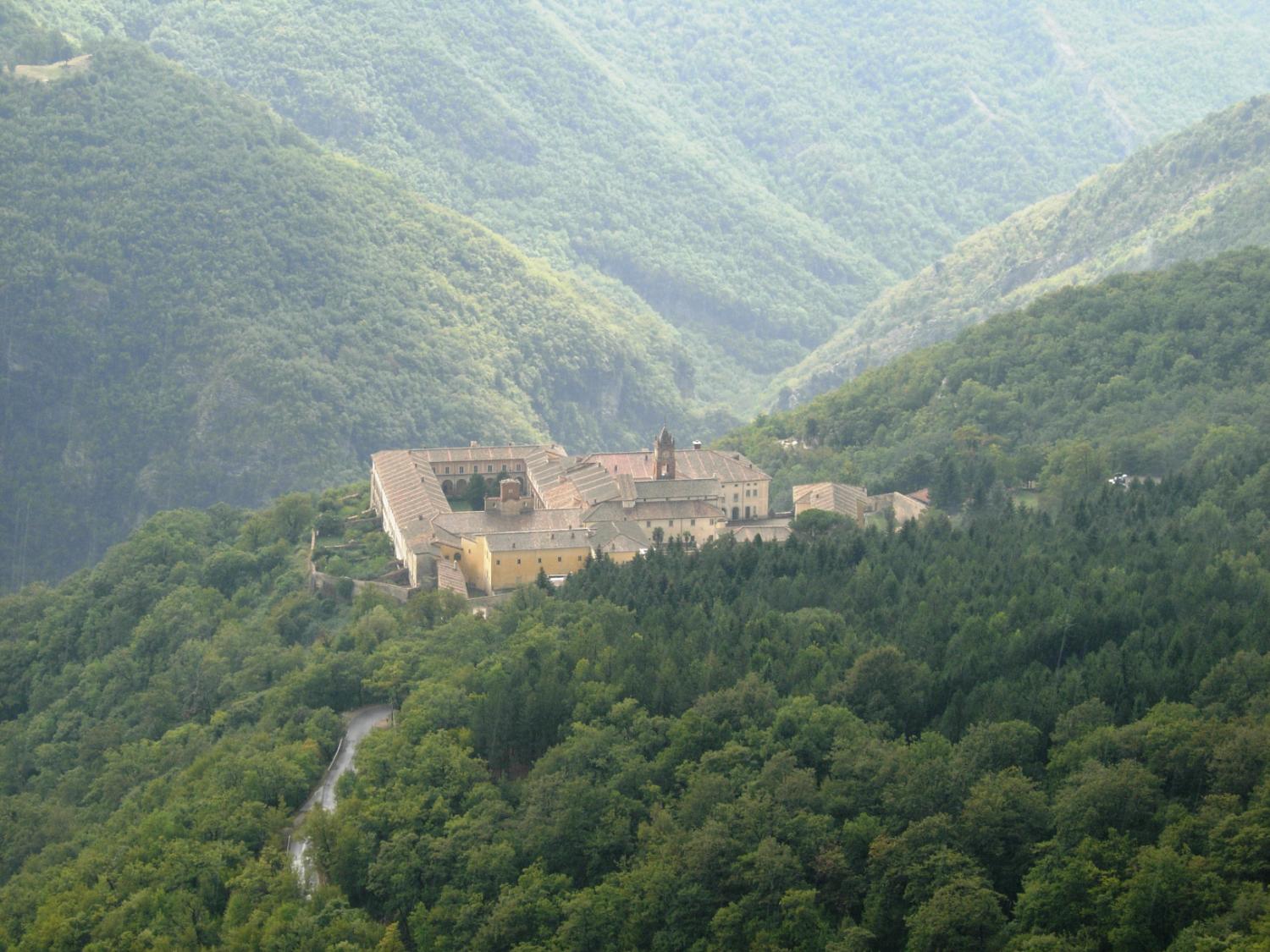 La certosa di Trisulti vista dal piccolo balcone di Vado di Porca (foto Antonello Sica)