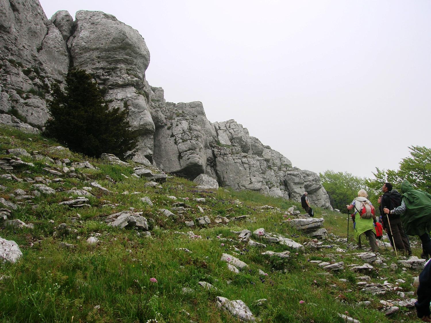 Verso i bianchi bastioni della Montagnola (foto Domenico Cardarelli)