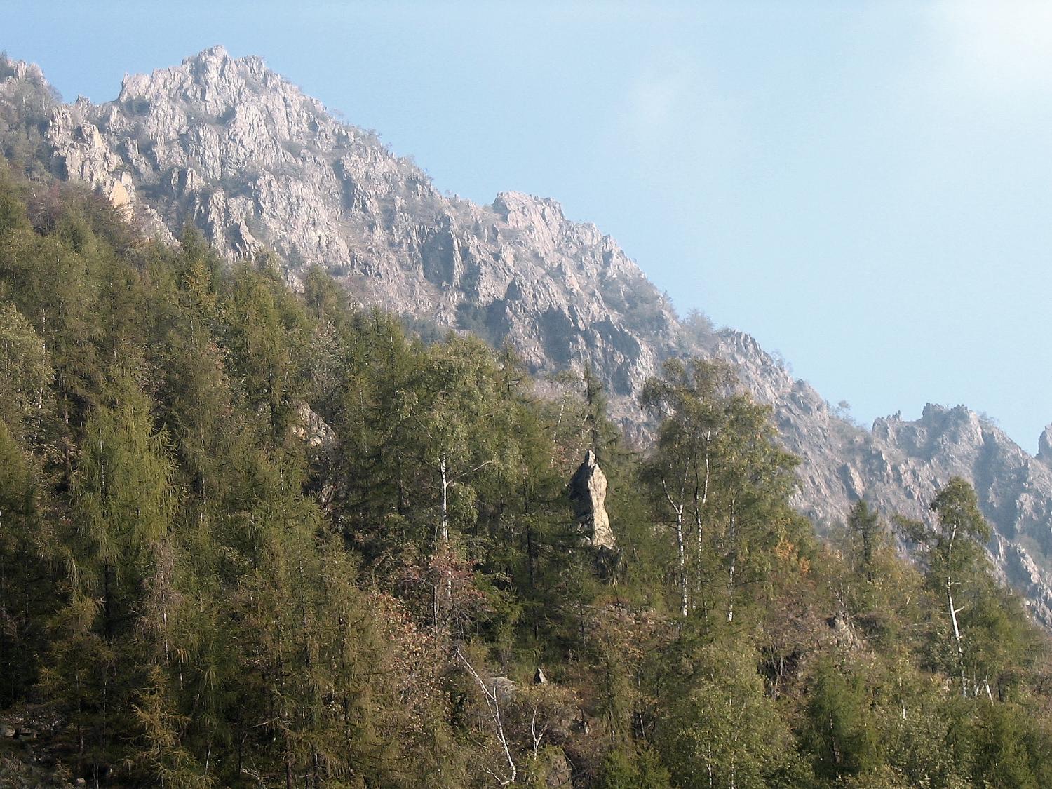 Scorcio sulla Vetta delle Lunelle salendo a Colle Pra Lorenzo (foto Pierguido Vottero)