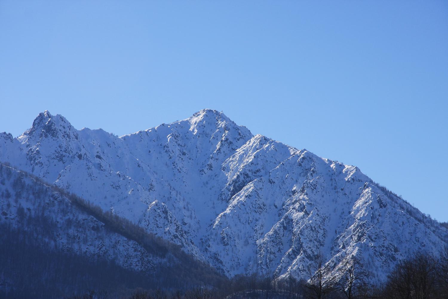 Versante nord dell'Uja di Calcante in veste invernale (foto Pierguido Vottero)