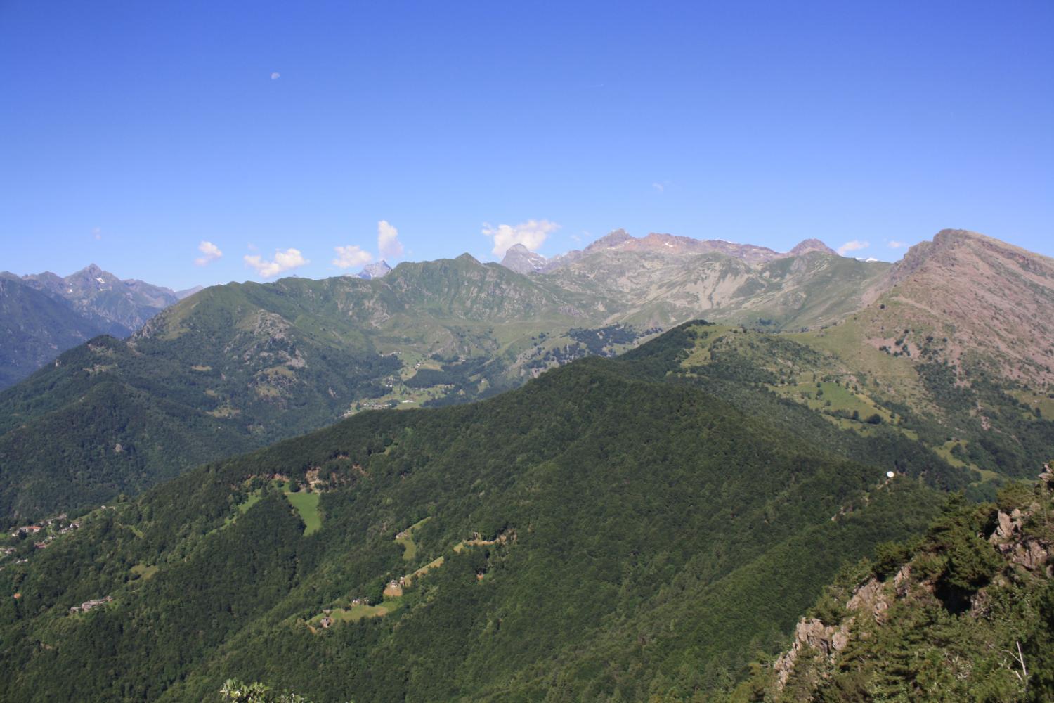 Panorama sulla Val di Viù durante la salita all'Uja di Calcante (foto Osvaldo Cagliero)