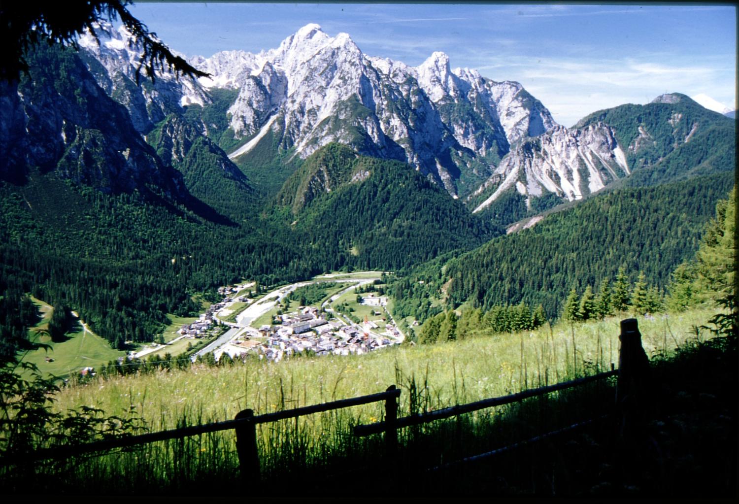 Santo Stefano di Cadore con il Piave e il Monte Crìssin (foto Italo Zandonella Callegher)