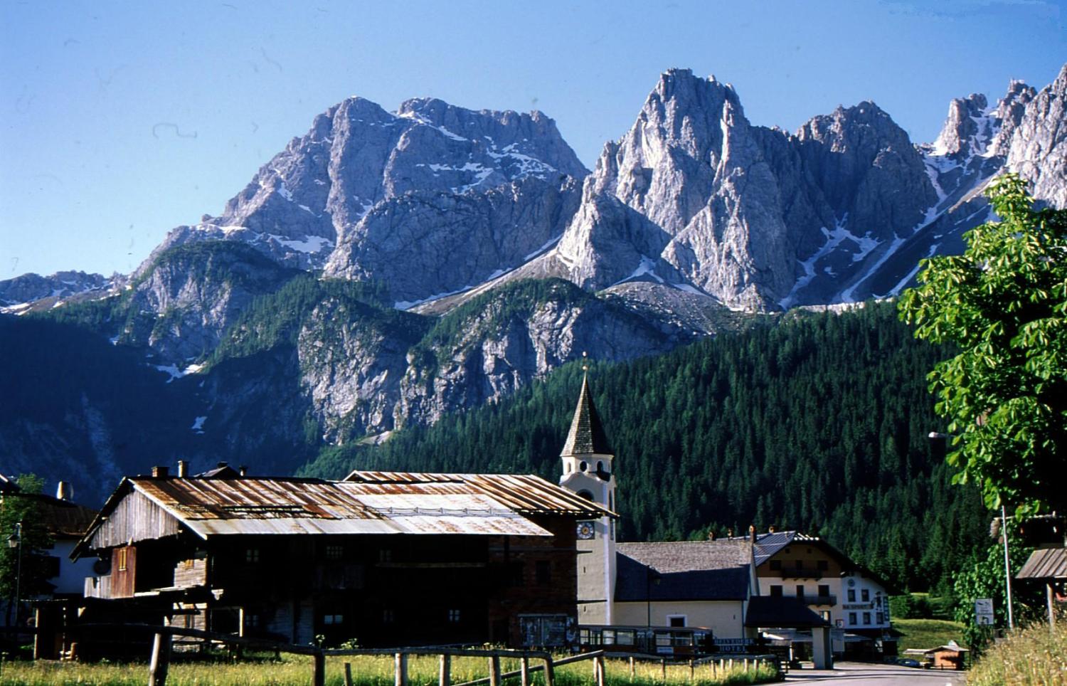 La Chiesa di San Osvaldo a  Cima Sappàda (foto Italo Zandonella Callegher)