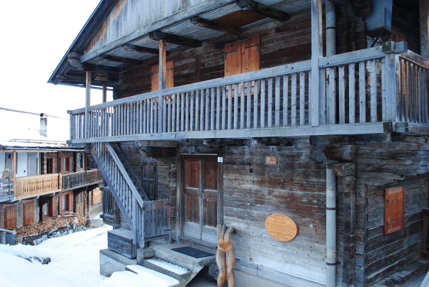 Costalta, costruzione in legno (foto Consorzio Turistico Val Comelico Dolomiti)