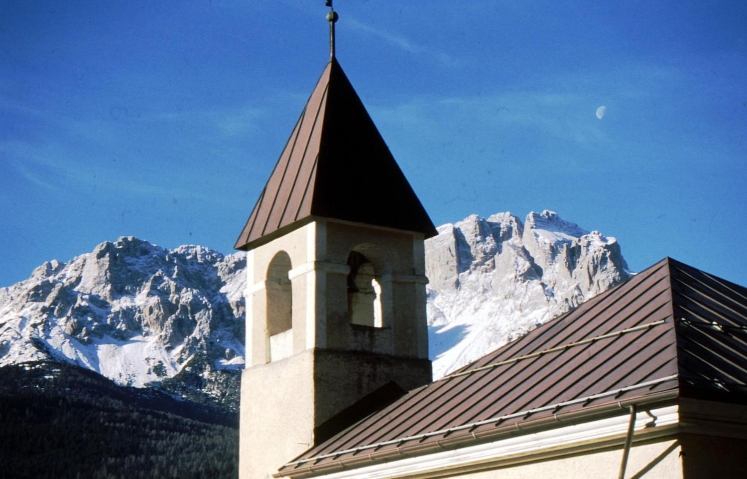 La Chiesa di Santa Elisabetta a Dosolédo (foto Italo Zandonella Callegher)