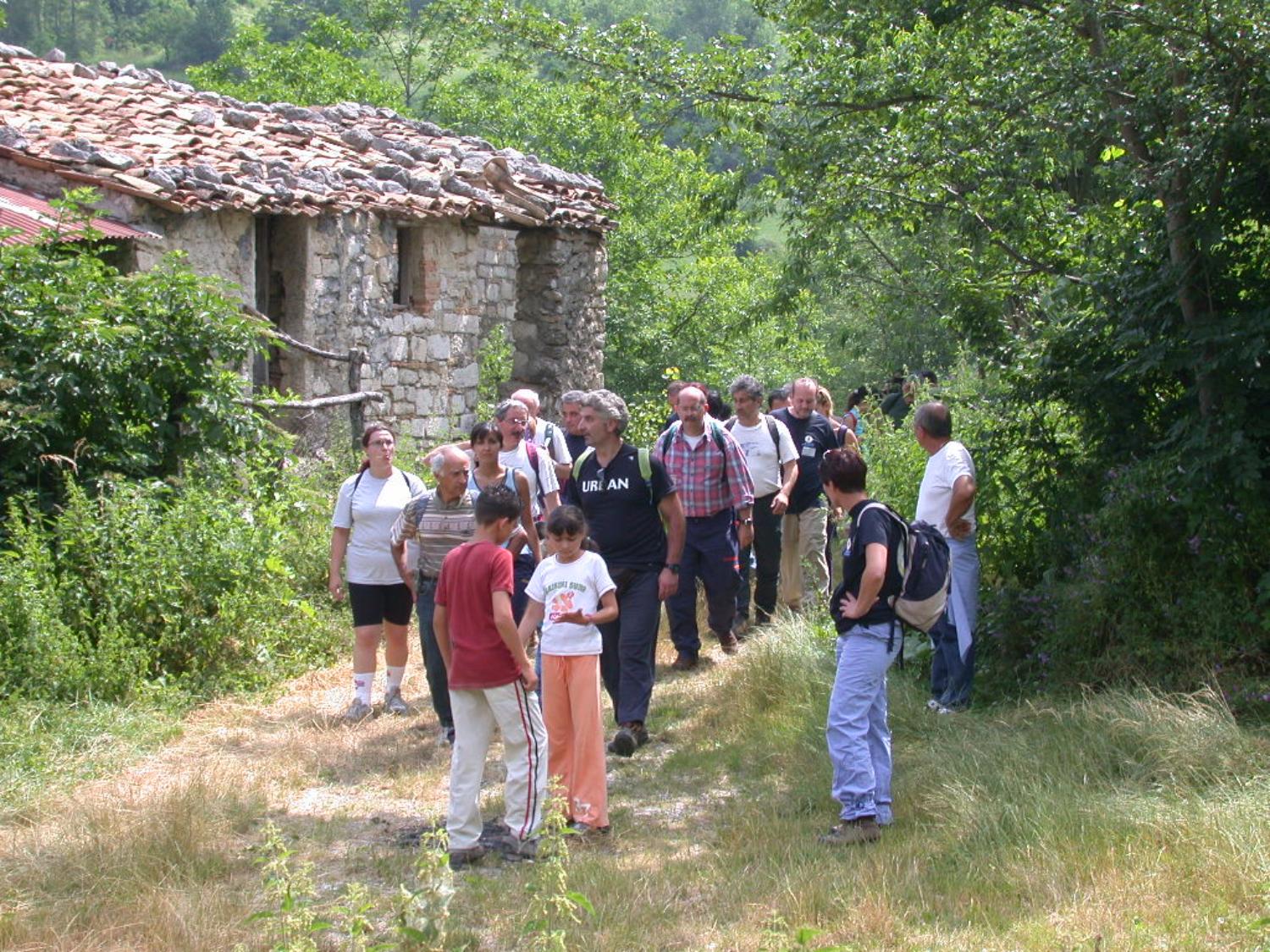 Lungo il tratto iniziale del sentiero (foto Edoardo Tini)