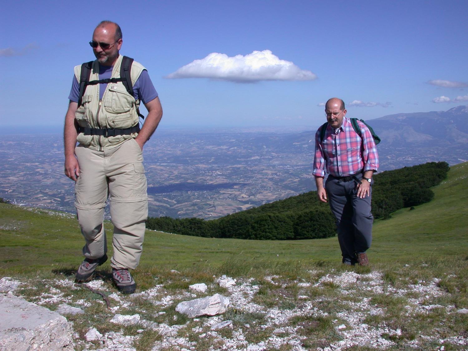 Quasi a toccare il cielo, lungo il sentiero, sul Monte Cappucciata (foto Edoardo Tini)