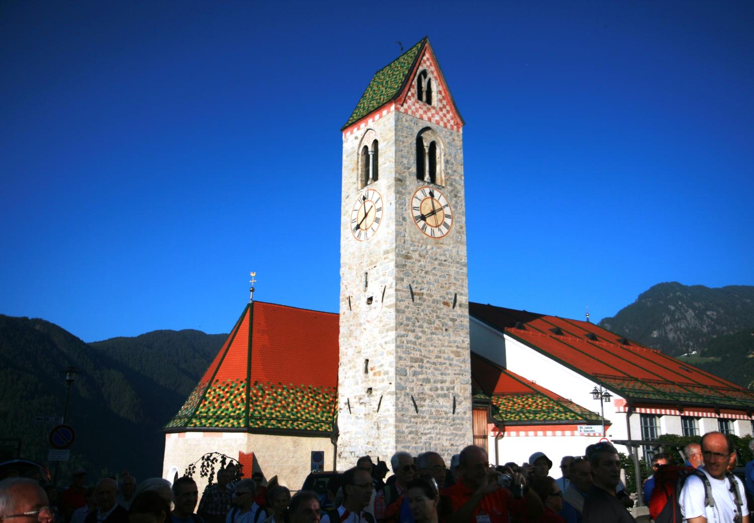 La chiesa parrocchiale di San Giacomo a Lazfons (foto Andrea Ghirardini)