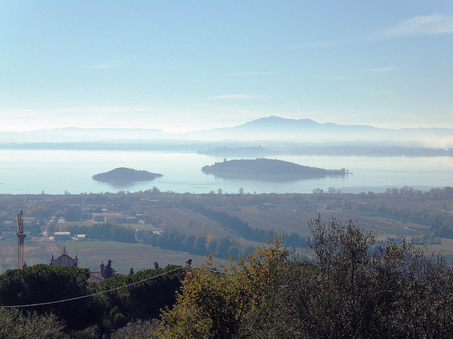 Il Lago Trasimeno visto dal Sentiero Frassati (foto Stefano Binucci)