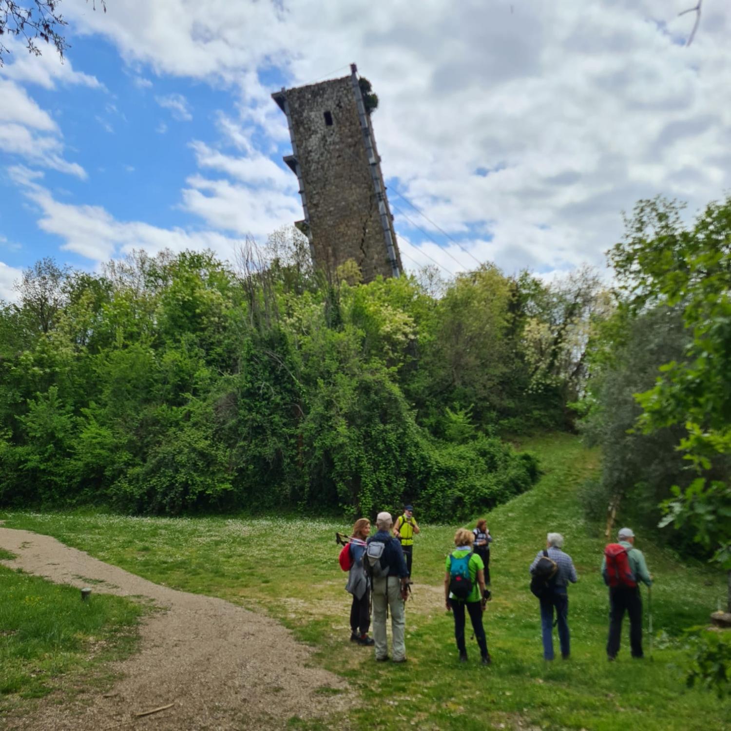 Verso la Torre di Vernazzano (foto Archivio Sentieri Frassati)