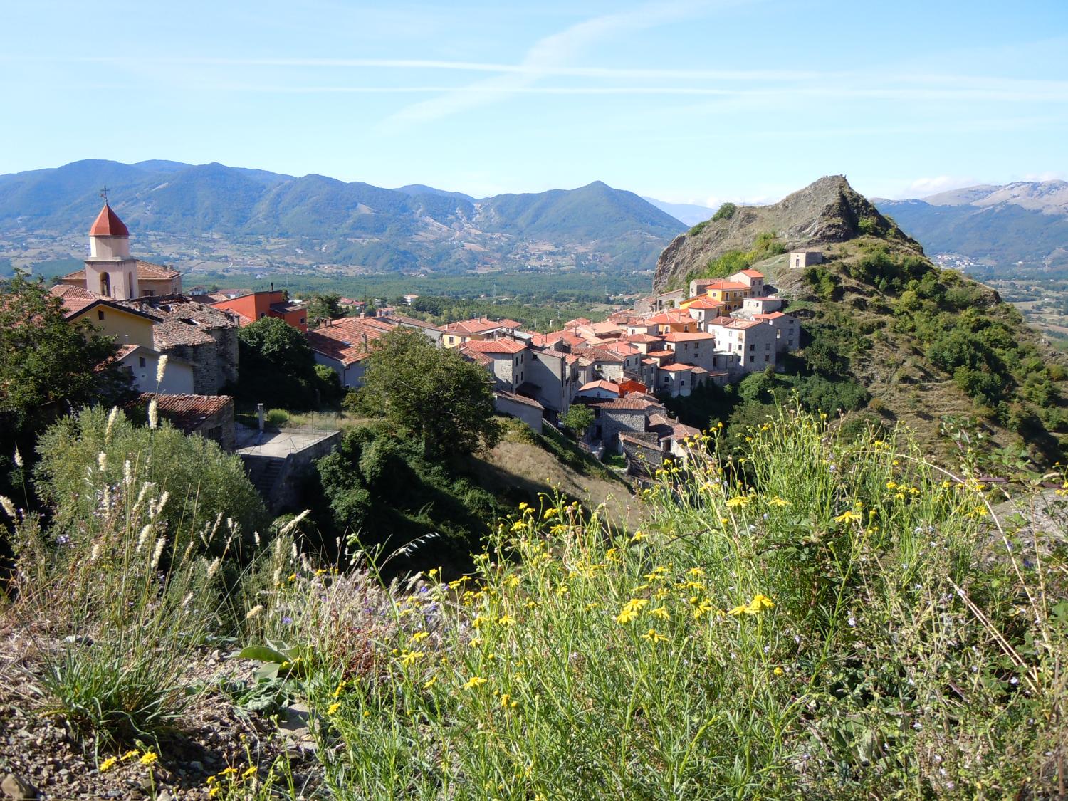 Sasso di Castalda, panorama da nord est (foto Antonello Sica)