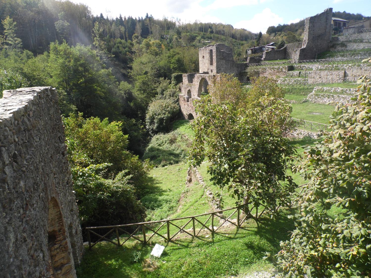 Le ferriere lungo il Sentiero dell'archeologia industriale (foto Antonino Falcomatà)