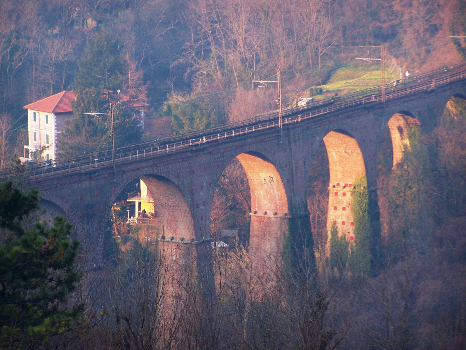 Il viadotto di Acquasanta della ferrovia Genova Acqui Terme, 1894 (foto Andrea Bronsino)