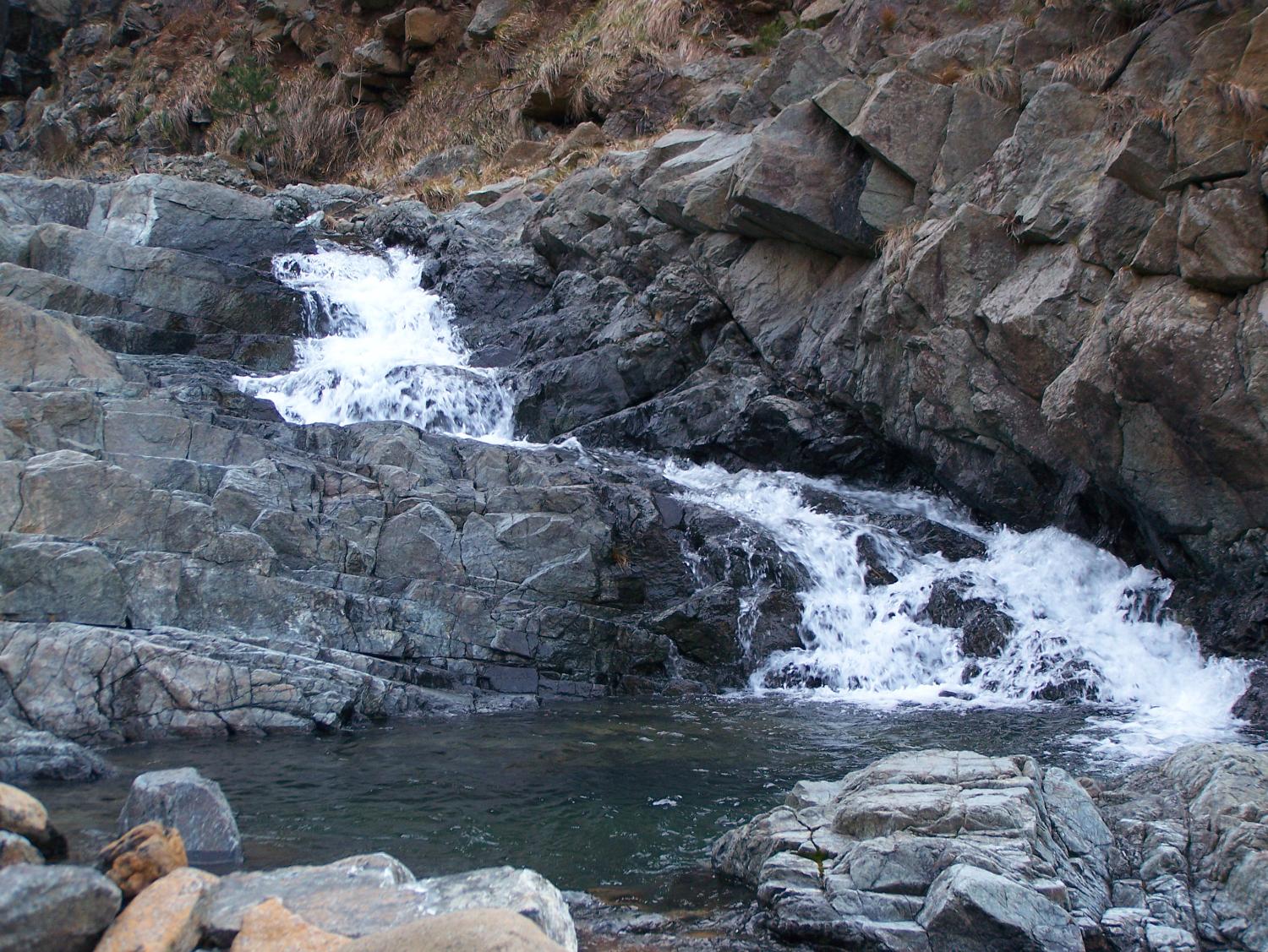 Un susseguirsi di cascatelle lungo il rio Baiardetta (foto Andrea Bronsino)