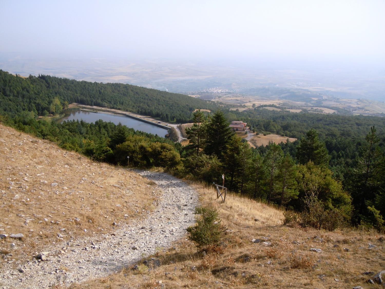 Scendendo dal monte Cornacchia verso Biccari (foto Antonello Sica)