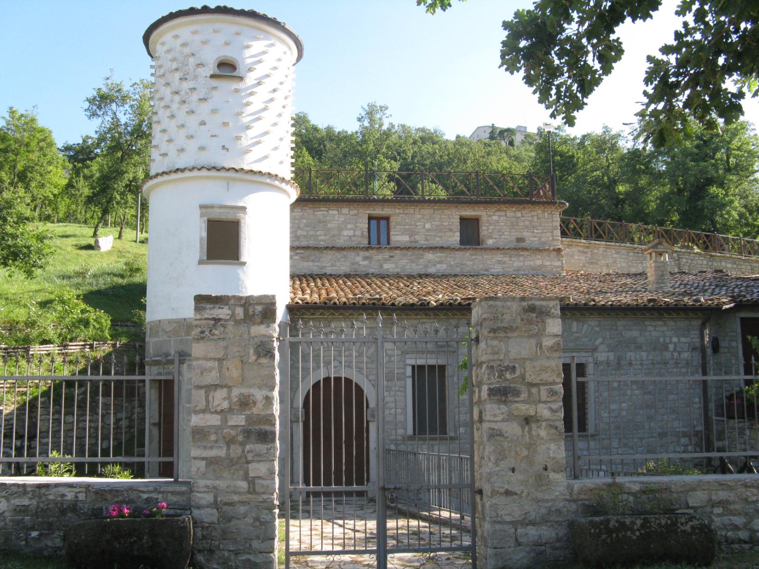 Mulino ad acqua all'ingresso di Roseto Valfortore (foto Archivio Michele Del Giudice)