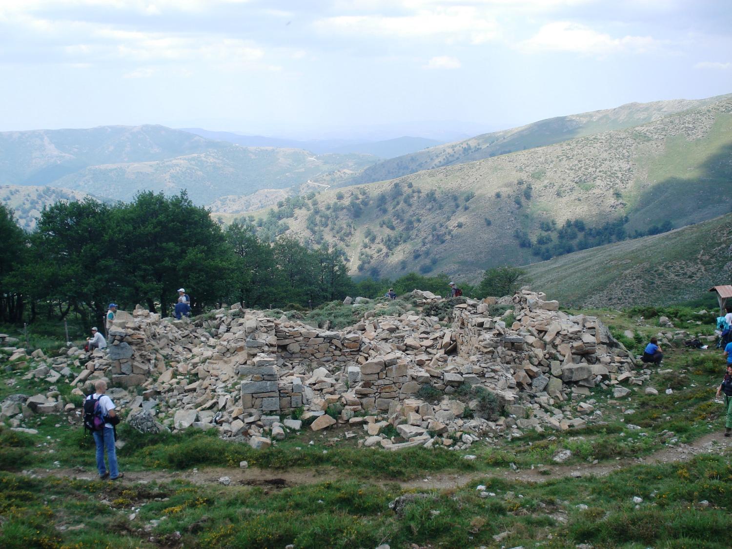 Ruderi del Rifugio La Marmora (foto Pierfrancesco Boy)