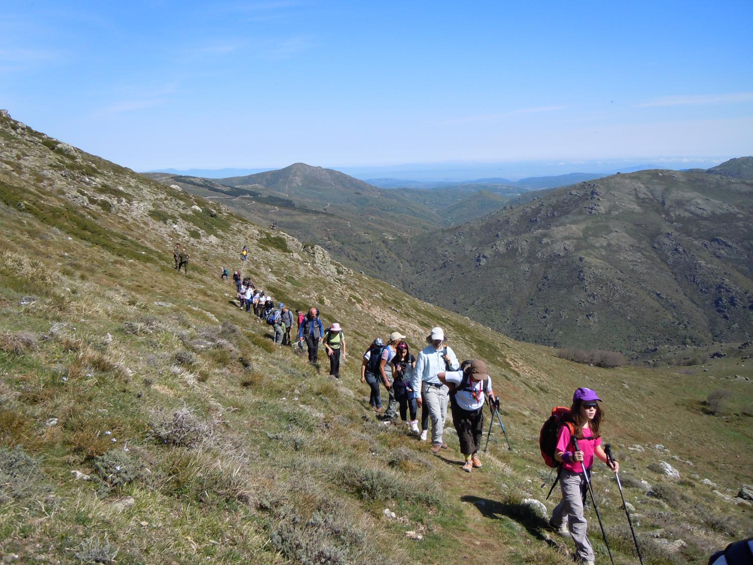 Splendido panorama salendo da Fonni sul sentiero 702 (foto Antonello Sica)