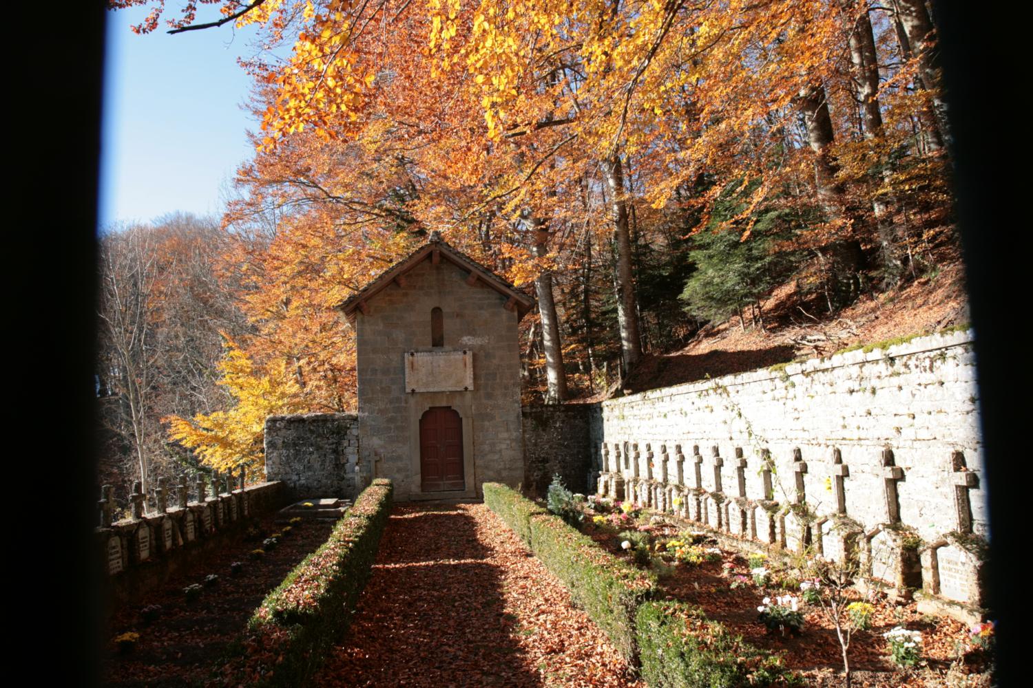 Il cimitero della Comunità Francescana del santuario (foto Andrea Ghirardini)