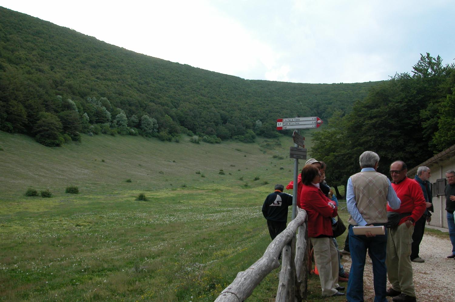 Davanti al Rifugio Valpiana (foto Luigi Soriani)