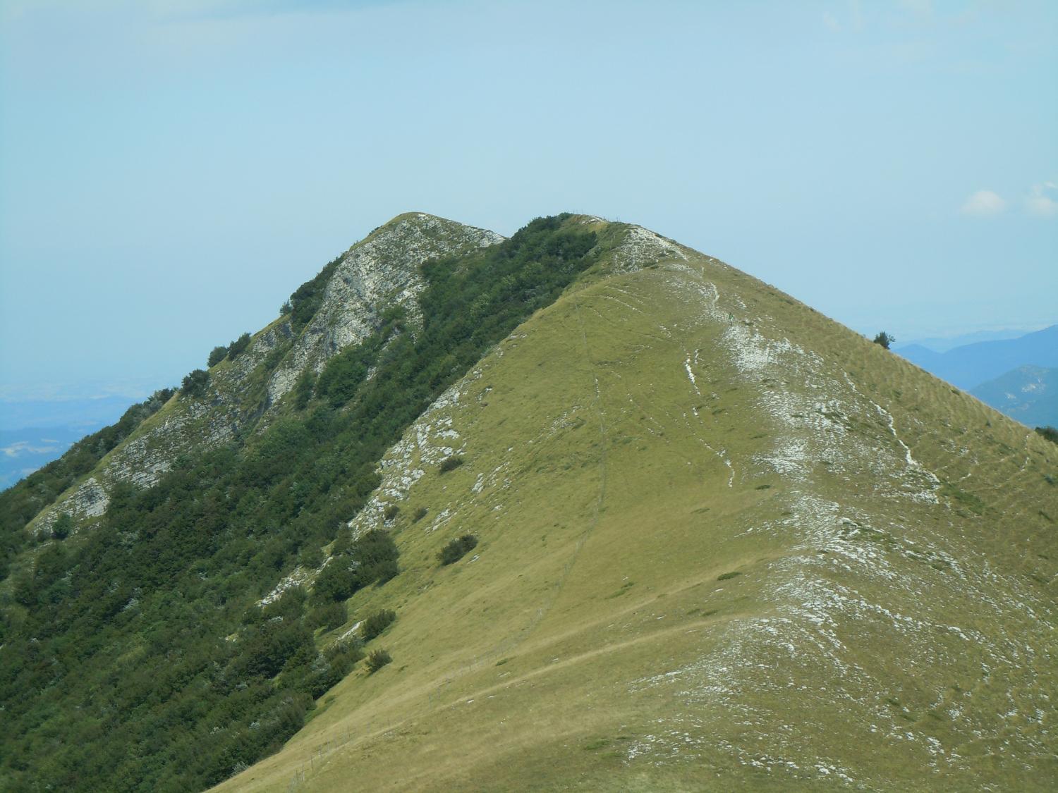 Il crinale del Monte Bambino (foto Antonello Sica)