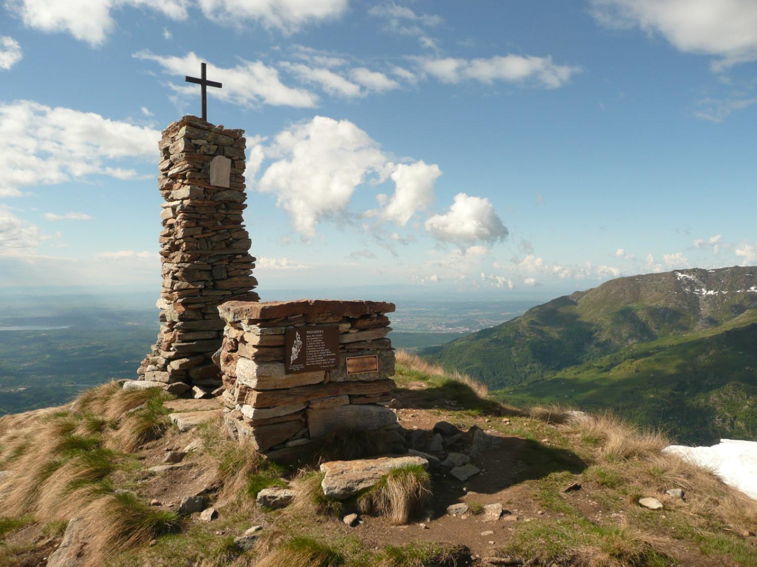 Al Poggio Pier Giorgio Frassati, punto d'arrivo del sentiero (foto Pier Mario Miglietti)